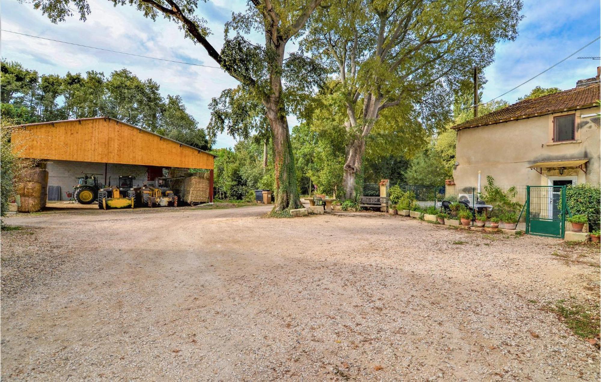 Lovely Home In Arles With Kitchen Exteriör bild