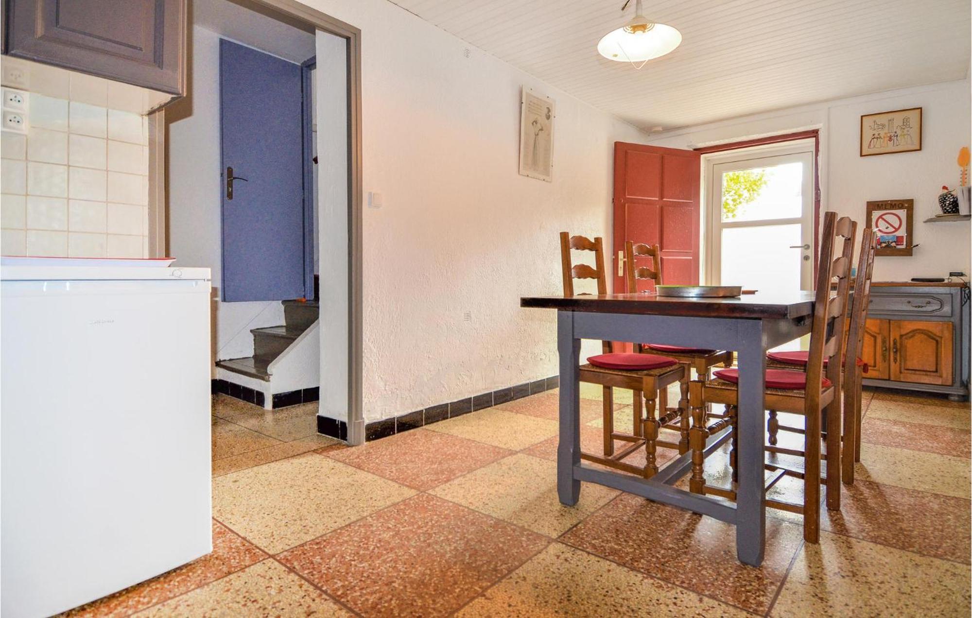 Lovely Home In Arles With Kitchen Exteriör bild