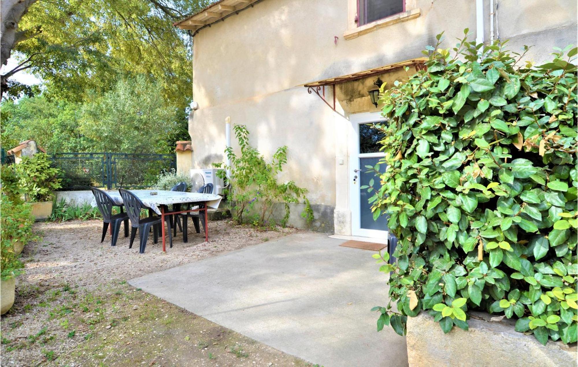 Lovely Home In Arles With Kitchen Exteriör bild