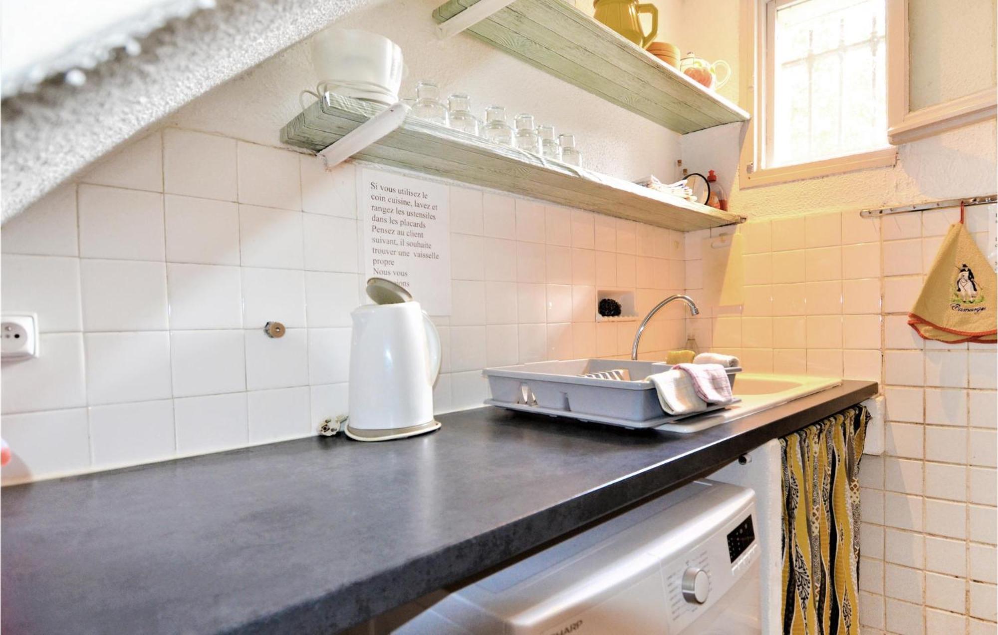 Lovely Home In Arles With Kitchen Exteriör bild